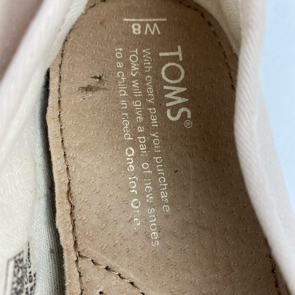 Toms Slip on Shoes. - Picture 7 of 8